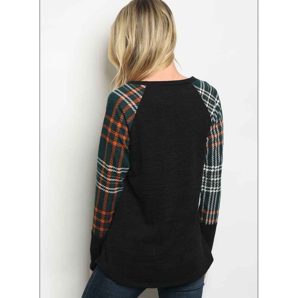 Knit W/ Green Plaid Contrast Long Sleeve Top - Picture 2 of 7